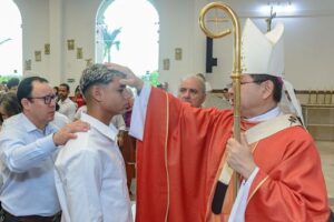 Domingo do Crisma na Paróquia São Paulo Apóstolo