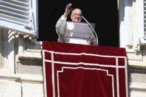 Papa, Angelus: “a fonte de tudo é o amor, nunca separe Deus do homem”