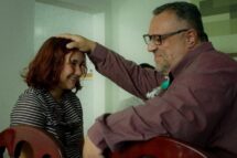 História de padre com doença rara que encontrou o Papa vira filme no Brasil