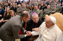 Papa a militares do Exército Italiano: seguir o estilo de Cristo, que veio para servir