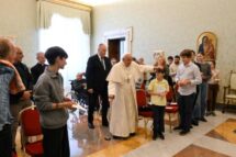 Papa: um simples sorriso vale tanto quanto qualquer bem material