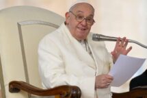 O Papa: Maria é instrumento do Espírito Santo na sua ação santificadora