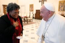 Papa recebe em audiência a primeira-ministra de Barbados
