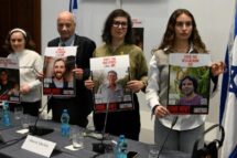 Os ex-reféns israelenses em Roma: um acordo imediato para libertar os prisioneiros em Gaza