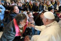 Papa Francisco: por favor, não nos esqueçamos dos pobres