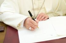 O Papa: estudar a história com a memória do passado para construir um futuro fraterno