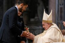 Papa: jovens devem brilhar no céu de Deus e não ser “estrelas por um dia” nas redes sociais