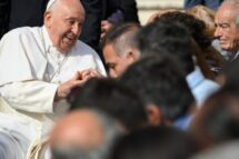 Papa: o amor gratuito de Deus é mais persuasivo do que muitas palavras