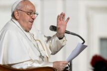 Papa: o Evangelho é boa notícia, não se comunica com a “cara fechada”