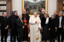 Papa: em meio à violência, o amor de Cristo é um apelo à fraternidade