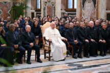 Francisco: é necessário evangelizar também com os meios de comunicação