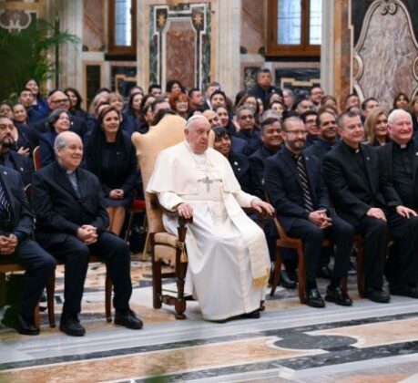 Francisco: é necessário evangelizar também com os meios de comunicação