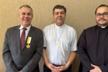 Jornalista Dauro Machado recebe Medalha Pro Ecclesia et Pontifice