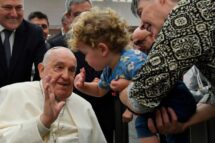 Papa: a mensagem dos presépios é de paz e amor. Chega de guerras e violência!