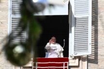 Papa: em tempo de guerras e seduções digitais, confiemos toda esperança a Deus