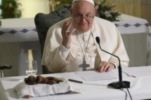 Papa: devemos nos maravilhar com o mistério da vida: “nenhuma criança é um erro”