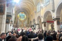 A entrada do Patriarca Pizzaballa em Belém para a celebração do Natal