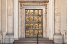 O Papa: a Porta Santa que se abre no Natal nos convida a realizar uma passagem