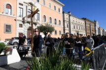 Jubileu, meio milhão de peregrinos já passaram pela Porta Santa da Basílica de São Pedro