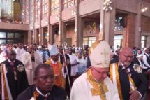 África do Sul. Milhares de fiéis na Missa de despedida do 1° arcebispo de Joanesburgo