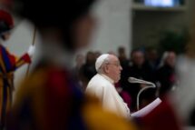 O Papa: liguei para a paróquia de Gaza. Estavam felizes. Rezemos pela paz