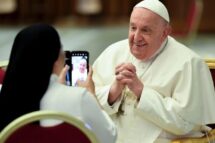 Papa ao Fórum de Davos: governos e empresas vigiem a IA pela dignidade humana