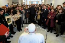 O Papa: a oração é remédio eficaz à disposição de quem acredita, porque cura a alma
