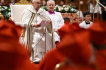 Papa prorroga função de decano e vice-decano dos cardeais e eleva purpurado a Ordem dos Bispos
