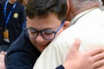 Jubileu: exames gratuitos de oftalmologia e doação de óculos a vulneráveis de Roma