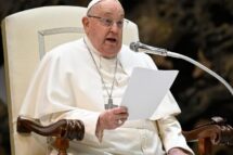 Papa: assim como os pastores, reconhecer na humildade a força do Menino Jesus