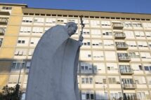 Mesmo com infecção nas vias respiratórias, Papa está “sereno e de bom humor”
