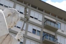 Papa está sem febre e prossegue terapia