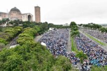 Em Aparecida, 90 mil homens se reúnem para rezar o terço
