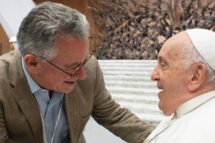 “Devemos estar pacientes, atentos e rezando sempre pelo Papa”