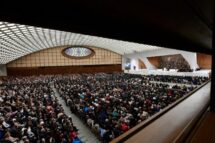 Catequese Papa: “farejar” a presença de Deus na pequenez