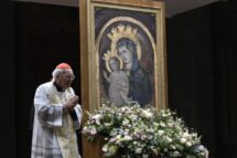 Cardeal Re: Deus permita ao Papa retomar em breve seu serviço apostólico