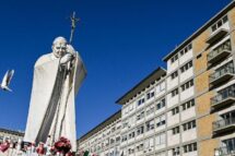 Papa Francisco dormiu a noite toda e mantém seu repouso