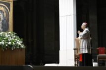 Prevost: confiemos o Papa a Maria, que consola aqueles que recorrem à sua ajuda