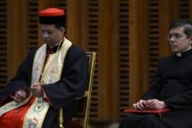 Cardeal Koovakad: o mundo reza pelo Papa, inclusive fiéis de outras religiões