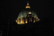 Cúpula da Basílica de São Pedro ganha nova iluminação
