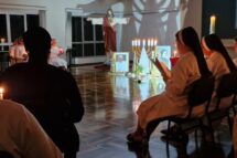 Apóstolas do Sagrado Coração de Jesus rezam pelo Papa Francisco