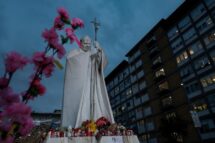 Papa no Gemelli: condição estável e melhora gradual com os tratamentos
