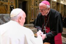 Papa no Gemelli, secretário-geral da CEI: sua fragilidade é iluminada pelo amor de Cristo
