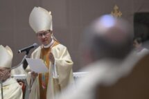 Cardeal Tagle: rezemos pelo Papa. Bispos sejam corajosos e criativos como São José