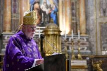 Gallagher: na fragilidade, o Papa continua a servir a Igreja e a humanidade
