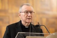 Parolin pede ação urgente para proteger as crianças de possíveis danos da IA