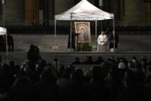 Padre Nugnes: pedimos o dom da saúde para o Papa e a paz para o mundo