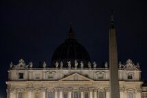 A Cúpula de São Pedro apaga as luzes para a “Hora do Planeta”