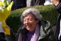 Carmela, a “senhora das flores amarelas”: todos os dias no Gemelli para o Papa