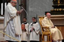 Parolin: João Paulo II, peregrino incansável, abençoe uma humanidade dilacerada